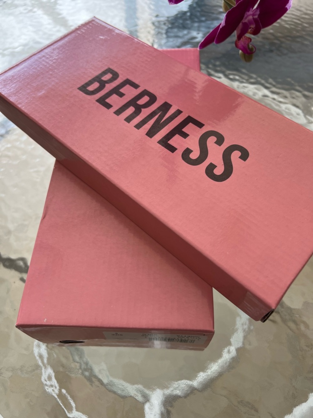 💯Berness empty shoe box 🎁 - Picture 6 of 8